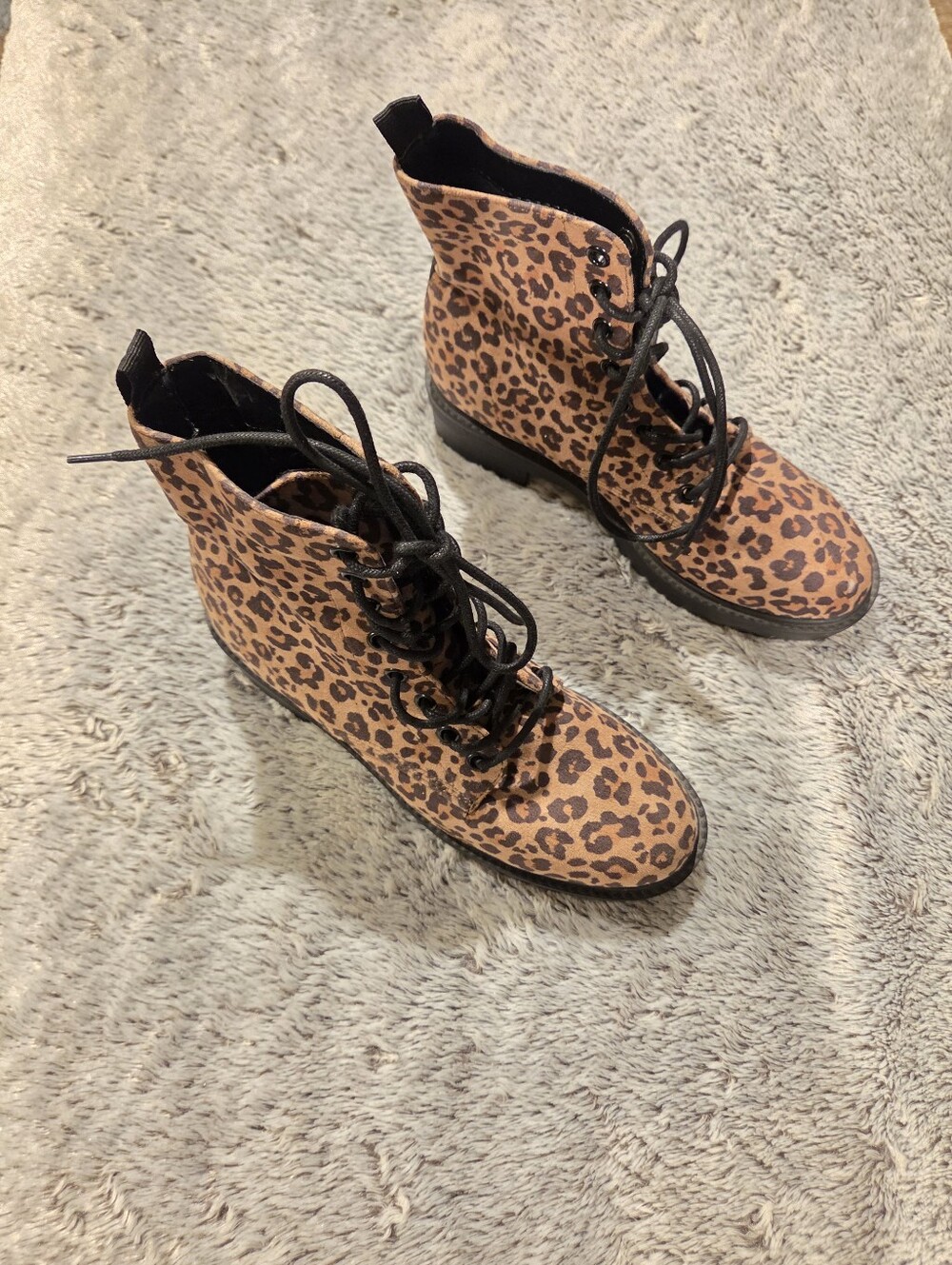 Leopard Print Lace-Up Combat Boots Sz 7